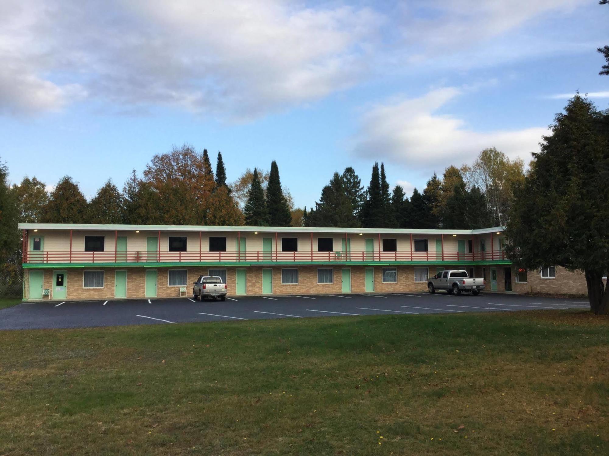 Cedars Motel Айронвуд Екстер'єр фото