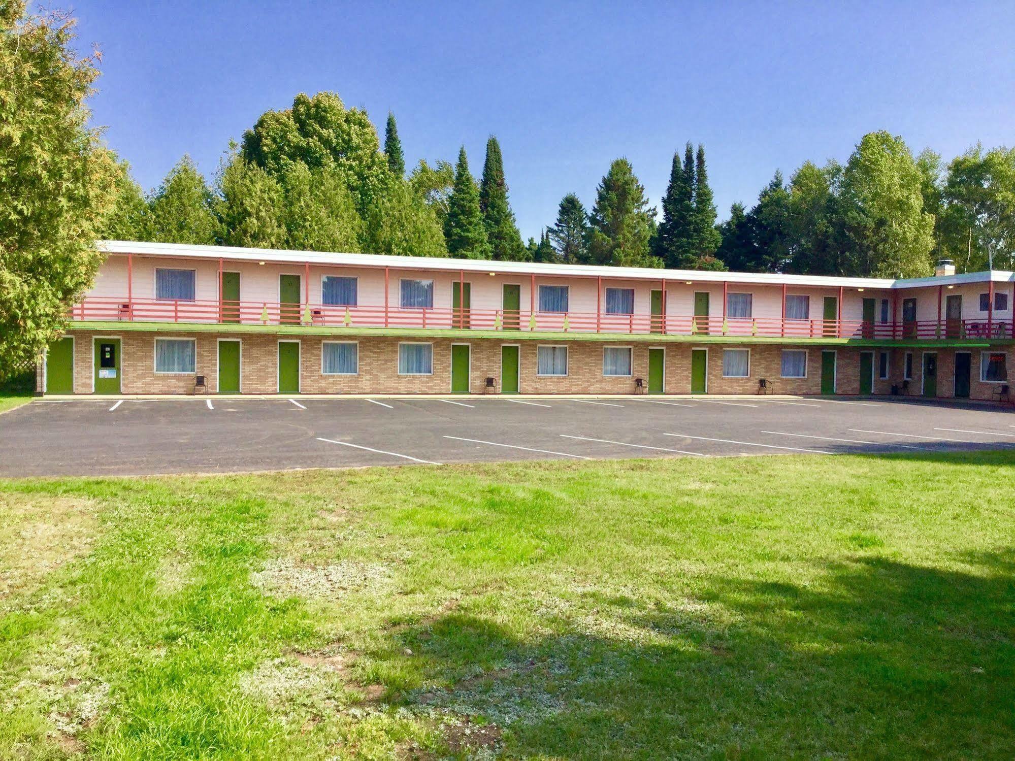 Cedars Motel Айронвуд Екстер'єр фото